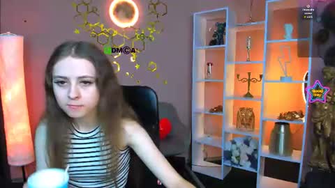 Snapshot of dreamy_lola chatting on August 7, 5:53 am Lola online show from August 7, 5:53 am