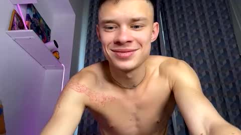 Snapshot of dreamyadam chatting on October 20, 10:27 am Adam Dream online show from October 20, 10:27 am