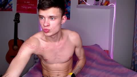 Snapshot of dreamyadam chatting on November 3, 9:16 pm Adam Dream online show from November 3, 9:16 pm