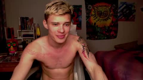 Snapshot of dreamyadam chatting on April 23, 7:05 pm Adam Dream online show from April 23, 7:05 pm