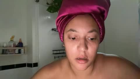 RIRI OR DREAMY online show from December 19, 5:09 pm