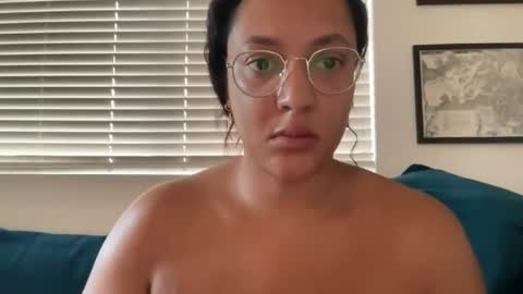 RIRI OR DREAMY online show from August 9, 4:45 pm