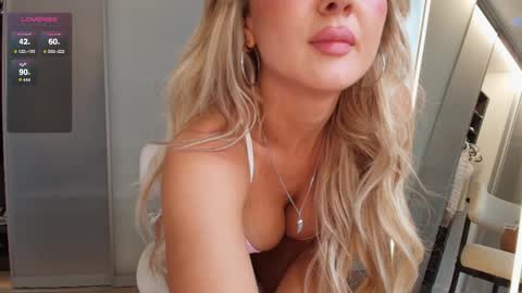 Snapshot of dreamyylilah chatting on June 1, 11:28 pm Lilah online show from June 1, 11:28 pm