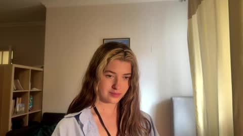 Snapshot of dremazwahlen chatting on May 17, 10:33 am Dia online show from May 17, 10:33 am