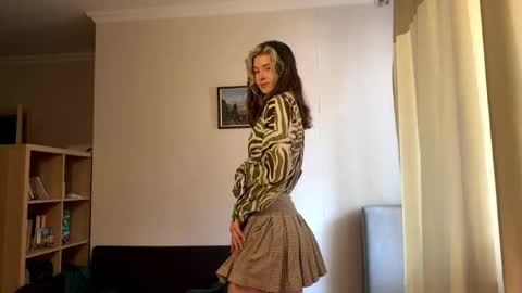 Snapshot of dremazwahlen chatting on May 22, 12:44 pm Dia online show from May 22, 12:44 pm
