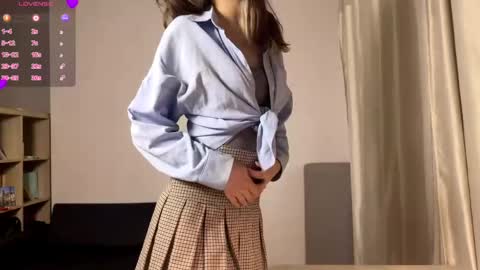 Snapshot of dremazwahlen chatting on June 4, 4:35 pm Dia online show from June 4, 4:35 pm