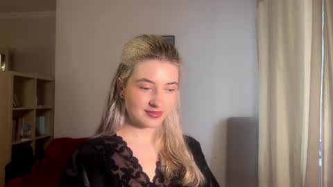 Snapshot of dremazwahlen chatting on June 13, 1:42 pm Dia online show from June 13, 1:42 pm