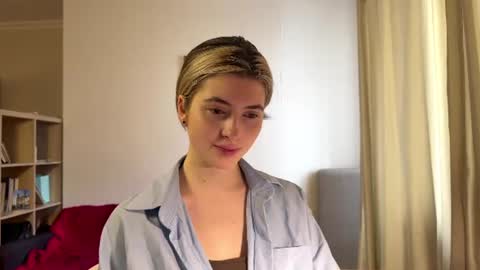 Snapshot of dremazwahlen chatting on June 16, 1:36 pm Dia online show from June 16, 1:36 pm