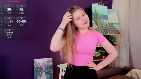 My name is  Luna  online show from March 19, 4:05 am