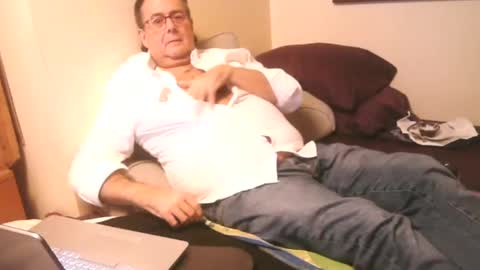 Dr. Feelgood online show from December 8, 3:53 am