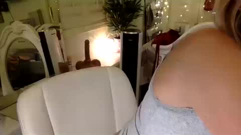 Snapshot of dripping_like_jane chatting on October 14, 8:37 am Bluejay0713 online show from October 14, 8:37 am