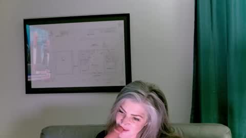 Snapshot of drippingwetgoddess chatting on April 26, 6:55 am Angie online show from April 26, 6:55 am