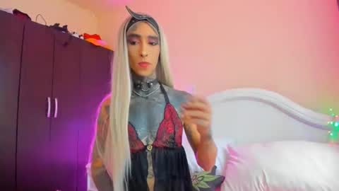 drippyorlove online show from January 24, 10:30 pm