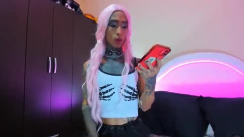 drippyorlove online show from February 5, 12:10 am