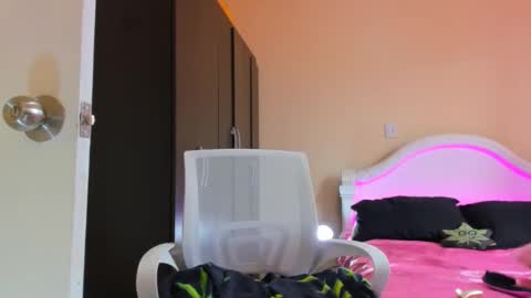 drippyorlove online show from February 14, 7:12 pm