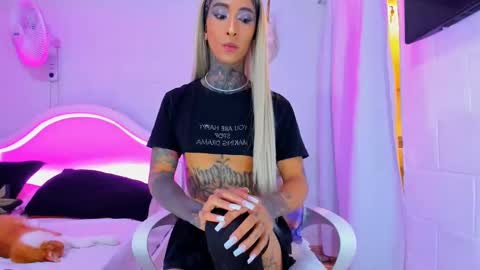 drippyorlove online show from September 19, 7:36 pm