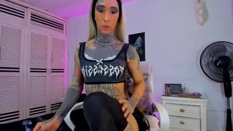 drippyorlove online show from December 4, 2:26 pm