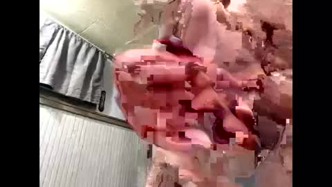 Snapshot of droppingloads82 chatting on February 20, 5:23 am droppingloads82 online show from February 20, 5:23 am