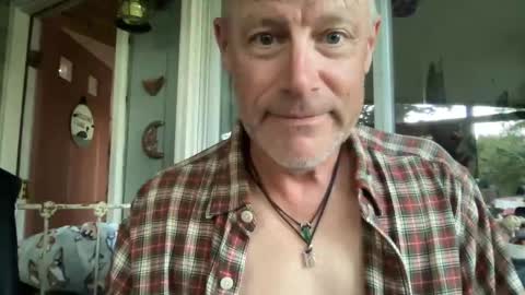 Snapshot of dudeinnh chatting on September 26, 10:14 pm Steve online show from September 26, 10:14 pm