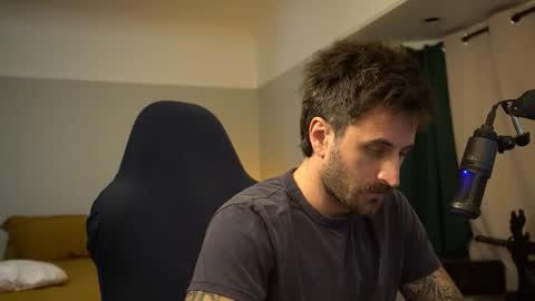 Snapshot of dukethedude chatting on November 16, 3:01 am Duke online show from November 16, 3:01 am