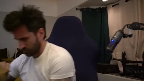 Snapshot of dukethedude chatting on November 23, 2:44 am Duke online show from November 23, 2:44 am