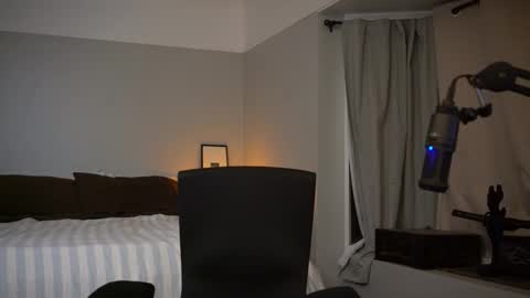 Snapshot of dukethedude chatting on December 21, 2:51 am Duke online show from December 21, 2:51 am