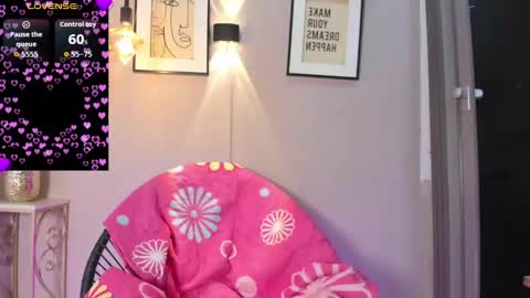 dulce__fiore07 online show from September 25, 1:15 pm
