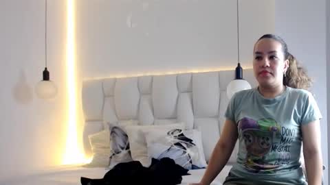 dulce__lovee online show from September 27, 11:48 am