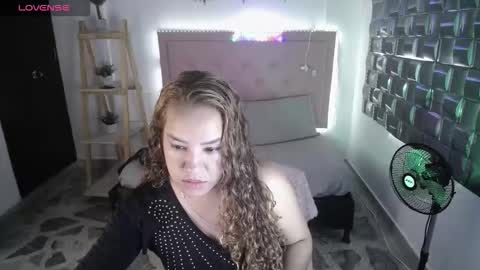 dulce__lovee online show from December 20, 7:21 pm