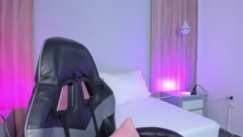 Snapshot of dulce_glow_ chatting on July 17, 9:52 pm D U L C E online show from July 17, 9:52 pm