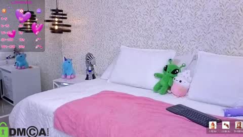 Snapshot of dulce_isabel_ chatting on May 7, 3:45 am dulce_isabel_ online show from May 7, 3:45 am