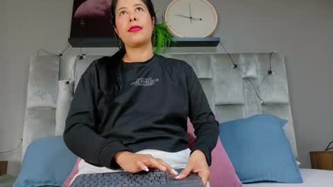 Snapshot of dulceaurora_ chatting on October 29, 2:36 am DULCE AURORA online show from October 29, 2:36 am