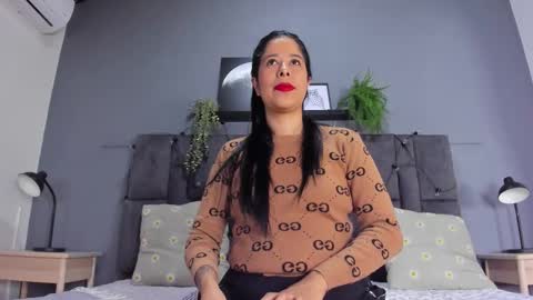 Snapshot of dulceaurora_ chatting on December 2, 11:15 am DULCE AURORA online show from December 2, 11:15 am