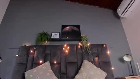 DULCE AURORA online show from February 6, 3:00 am