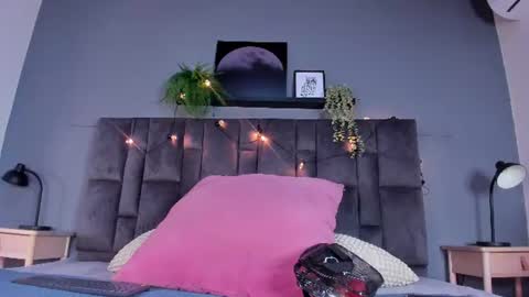 DULCE AURORA online show from June 11, 6:00 am
