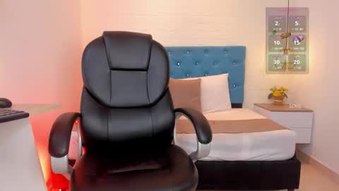 Snapshot of dulcebaker chatting on October 11, 6:01 am Dulce Baker online show from October 11, 6:01 am