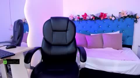 Snapshot of dulcebaker chatting on December 18, 4:18 am Dulce Baker online show from December 18, 4:18 am