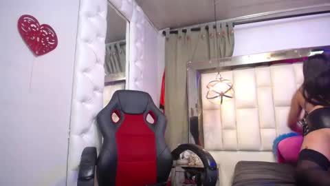 dulcebarbiery online show from December 18, 7:53 pm