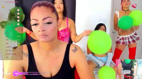 dulcelola_ online show from May 1, 3:16 pm