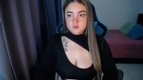 Snapshot of dumont_model chatting on January 28, 12:36 am Nicole   online show from January 28, 12:36 am