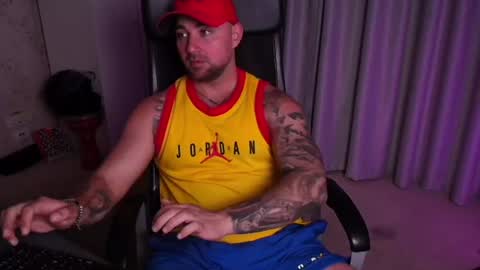 Snapshot of duncanstones chatting on June 18, 9:14 am DuncanStone online show from June 18, 9:14 am