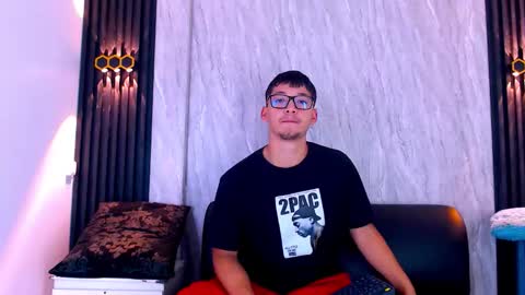 Snapshot of dunkan_snow chatting on December 18, 11:38 am Dunkan online show from December 18, 11:38 am