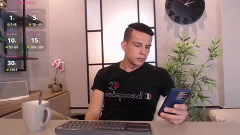 Snapshot of dustin_sonne chatting on January 23, 3:48 am Dustin Sonne online show from January 23, 3:48 am