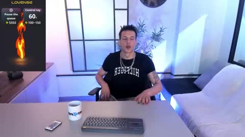 Snapshot of dustin_sonne chatting on October 15, 4:45 am Dustin Sonne online show from October 15, 4:45 am