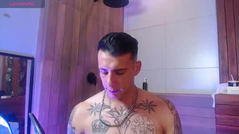 Snapshot of dustin_sonne chatting on October 25, 5:48 am Dustin Sonne online show from October 25, 5:48 am