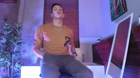 Snapshot of dustin_sonne chatting on October 29, 4:04 am Dustin Sonne online show from October 29, 4:04 am