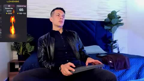 Snapshot of dustin_sonne chatting on October 30, 4:25 am Dustin Sonne online show from October 30, 4:25 am