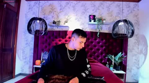 Snapshot of dustin_sonne chatting on November 2, 3:31 am Dustin Sonne online show from November 2, 3:31 am