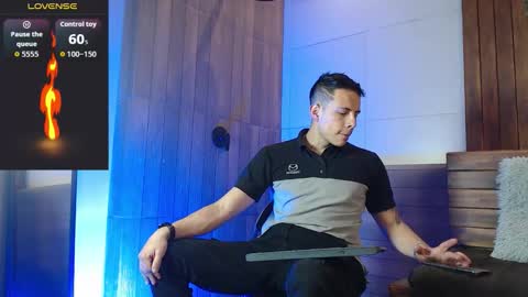 Snapshot of dustin_sonne chatting on November 3, 3:19 am Dustin Sonne online show from November 3, 3:19 am