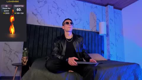 Snapshot of dustin_sonne chatting on November 4, 3:27 am Dustin Sonne online show from November 4, 3:27 am